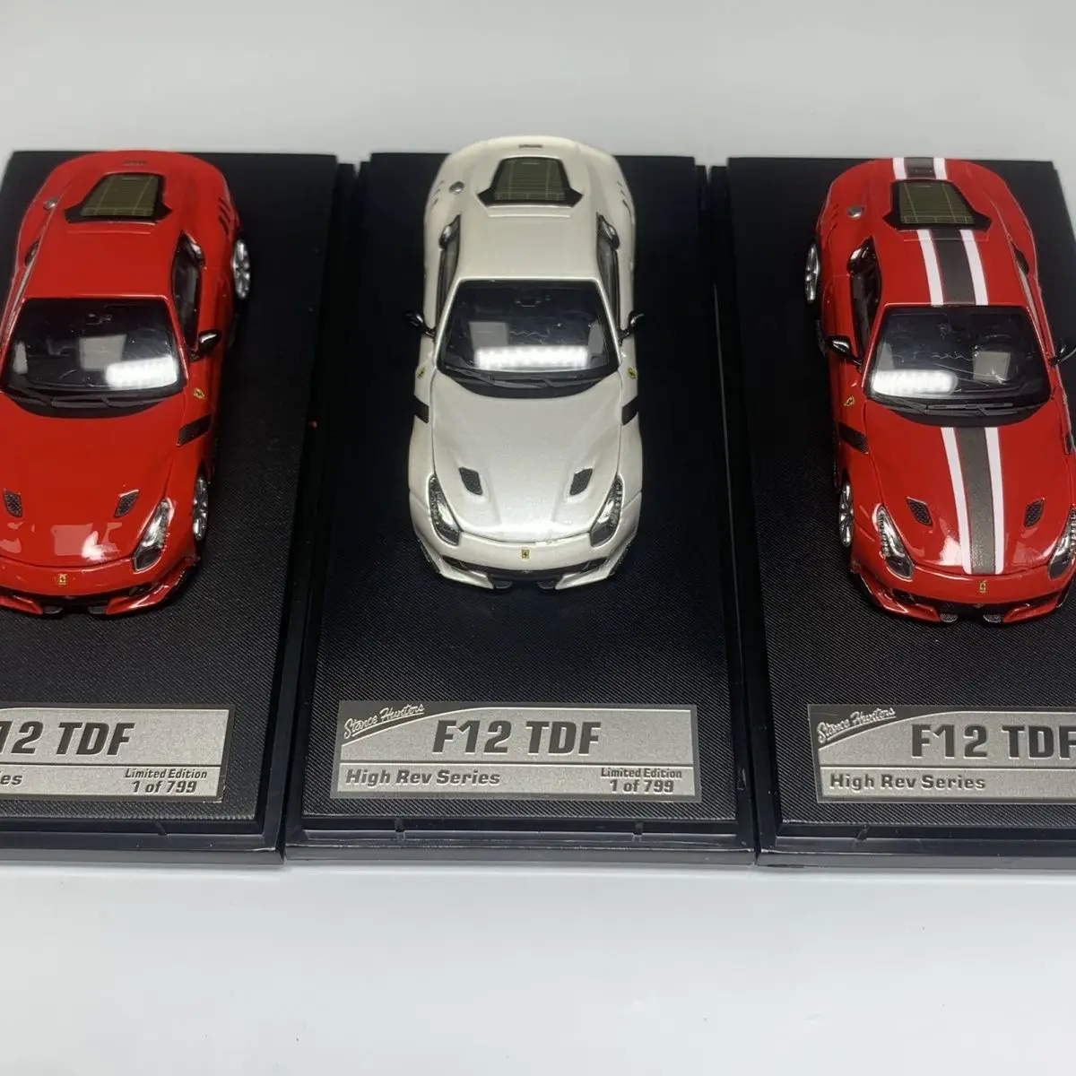 

Diecast SH 1/64 Scale Yuema F12 TDF Alloy Car Model Collectible Toy Gift Souvenir Display Ornament