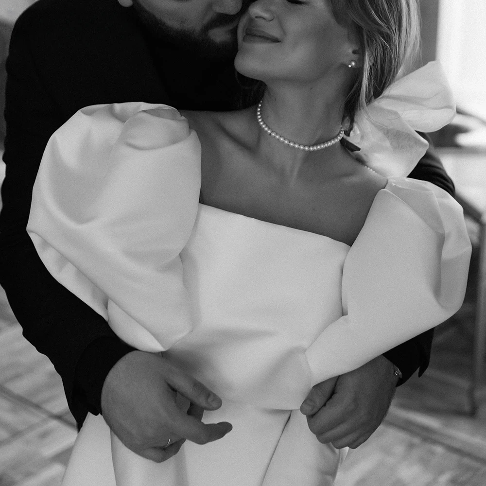 Customized Long Bubble Sleeves Satin Micro Wedding Dress Simple Square Neck Above Knee Mini Length Retro Bridal Gowns 2025 New