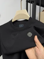 Nueva camiseta de marca de alta gama con cuello redondo y manga corta sin costuras para hombre, top deportivo informal de algodón con insignia de corona de alta gama a la moda de verano