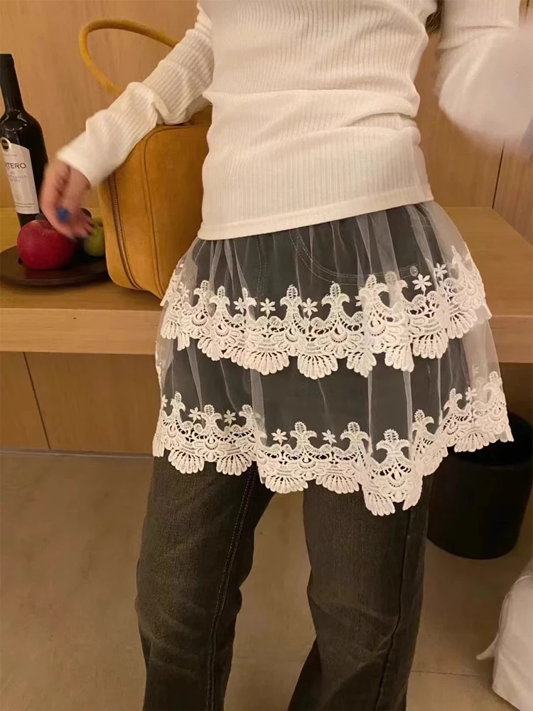 

Женская кружевная юбка-трапеция с вышивкой, эластичным поясом, короткая, в корейском стиле, для повседневной носки, с вырезами, A-силуэт, S...