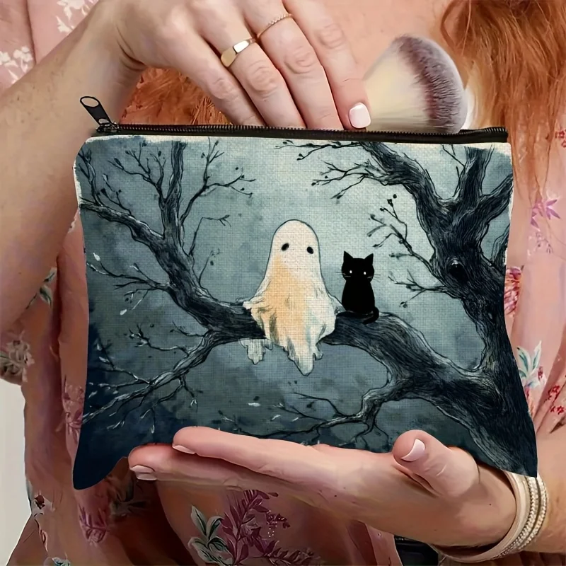 Mit einem entzückenden Geist auf einem alten Baumzweig aufgelegtem Schwarzkatzen-Make-up-Aufbewahrungstasche