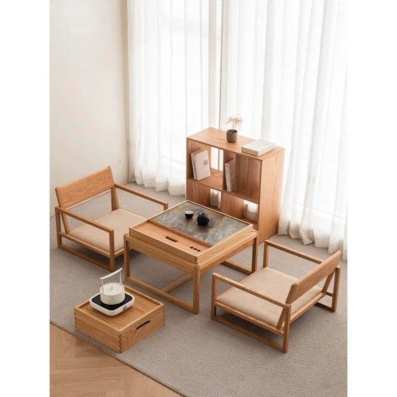 Mesa de té pequeña con balcón de madera maciza.