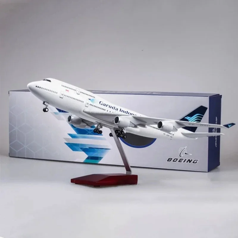 

Resin Plastic Alloy Plane 47CM 1/150 Scale luxury Airplane Model Boeing B747 Garuda Indonesia Aircraft Toy with Light and Wheels