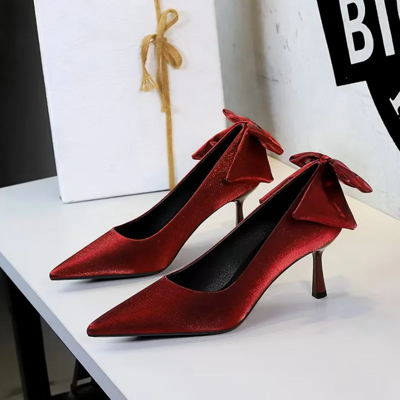 

Новые туфли 2026 года: элегантные женские туфли на тонком каблуке с бантом, заостренным носком и неглубоким вырезом, из сатина