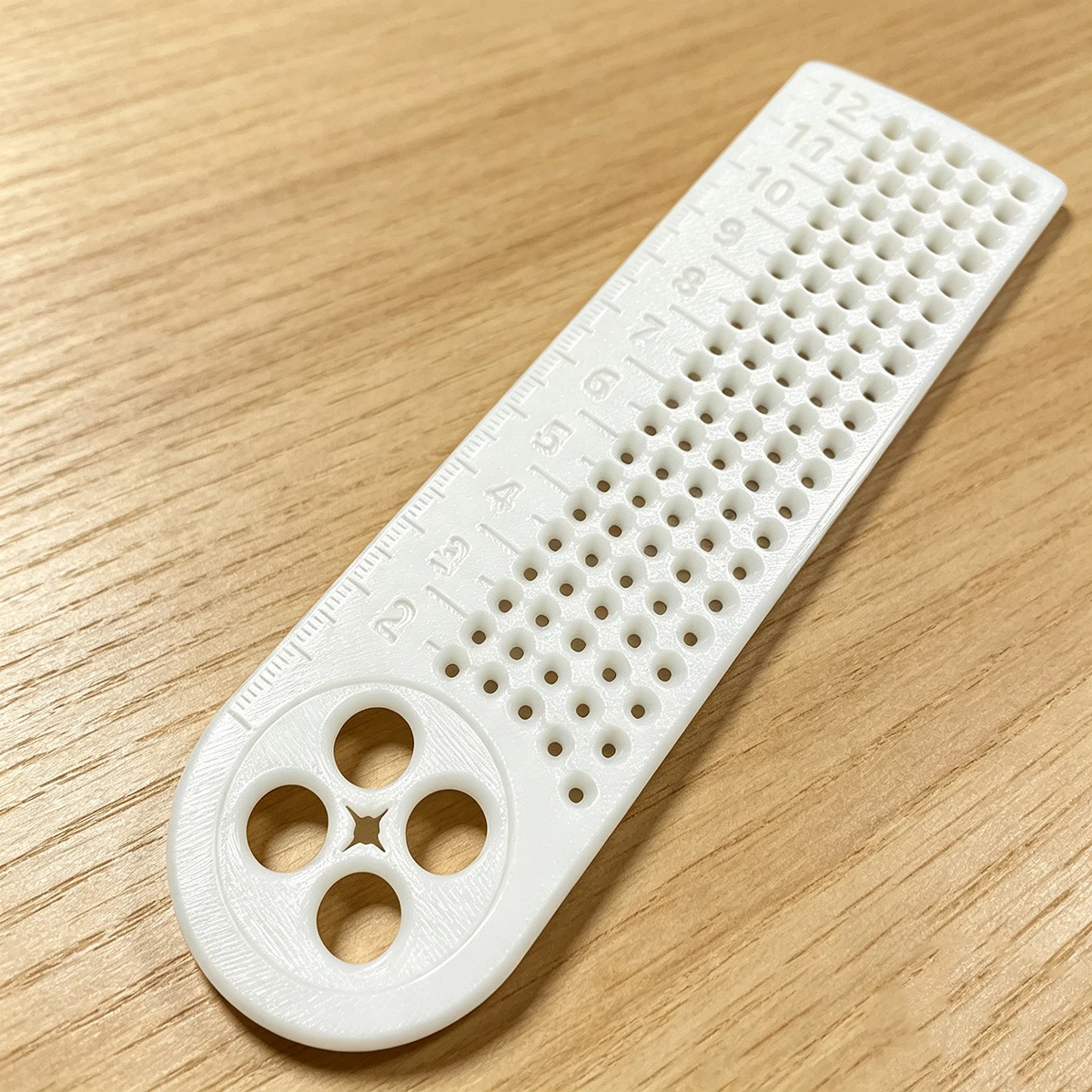White Porous Adjustable Circle Drawing Ruler, Multi-Hole Positioning Simple Drawing Tool, Student Hand-Drawn Concentric Circle Geometric Drawing Ruler