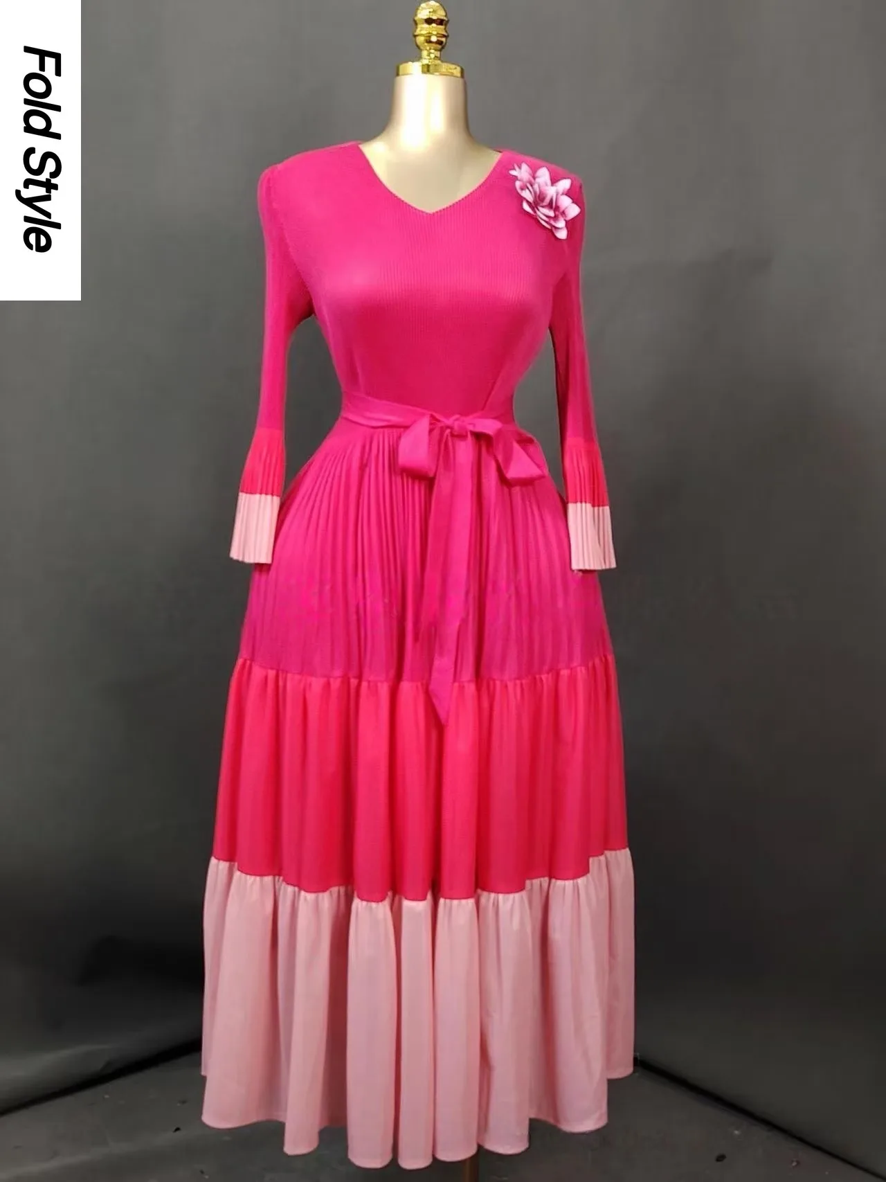 

2025 Winter Pleated New V-neck Horn Sleeve Splicing Color Large Skirt Loose Dress African Women's Clothing