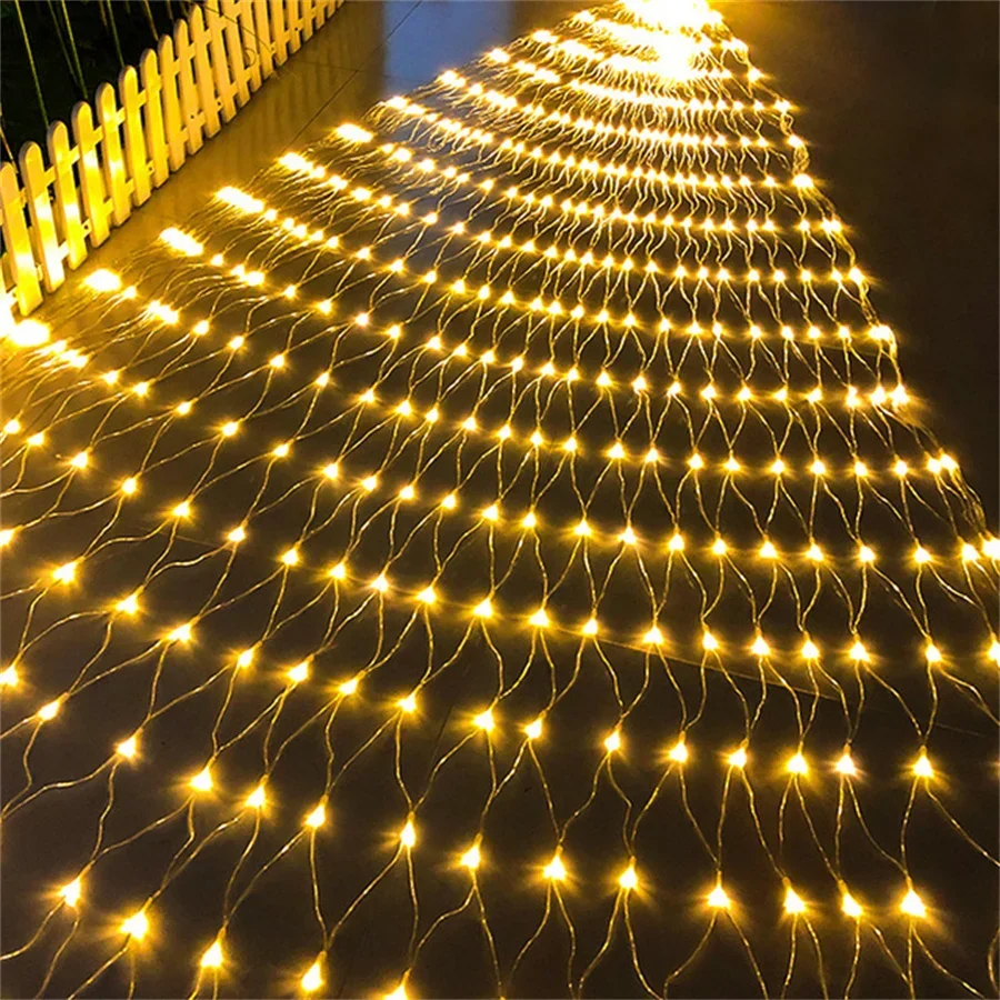 クリエイティブな3×2m-2×2mのledメッシュカーテンライト。8種類の点灯モードを備え、クリスマスガーランドやフェアリーライトとして、庭のパーティー、結婚式、新年のお祝いの装飾に最適。