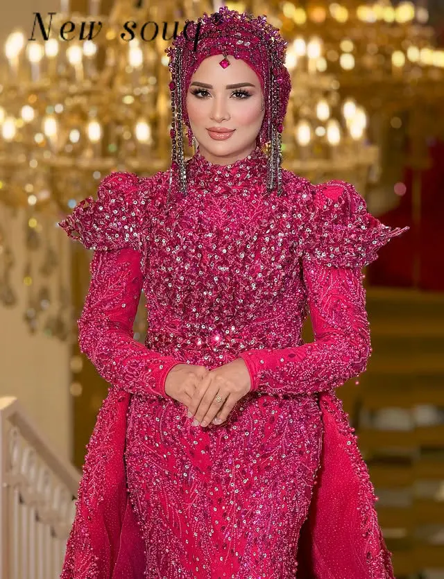 Fuchsia lange mouwen moslim bruiloft avondjurken met afneembare sleep op maat gemaakte feestjurken met kristallen kralen uit het Midden-Oosten