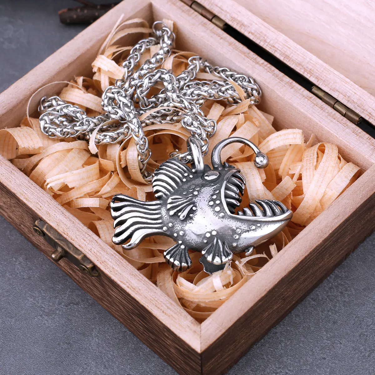 الموضة القوطية الجديدة فانوس الأسماك قلادة الرجال Vintage الشرير الشارع قلادة قلادة الهيب هوب السائق الذكور مجوهرات بأشكال حيوانات كهدية #4