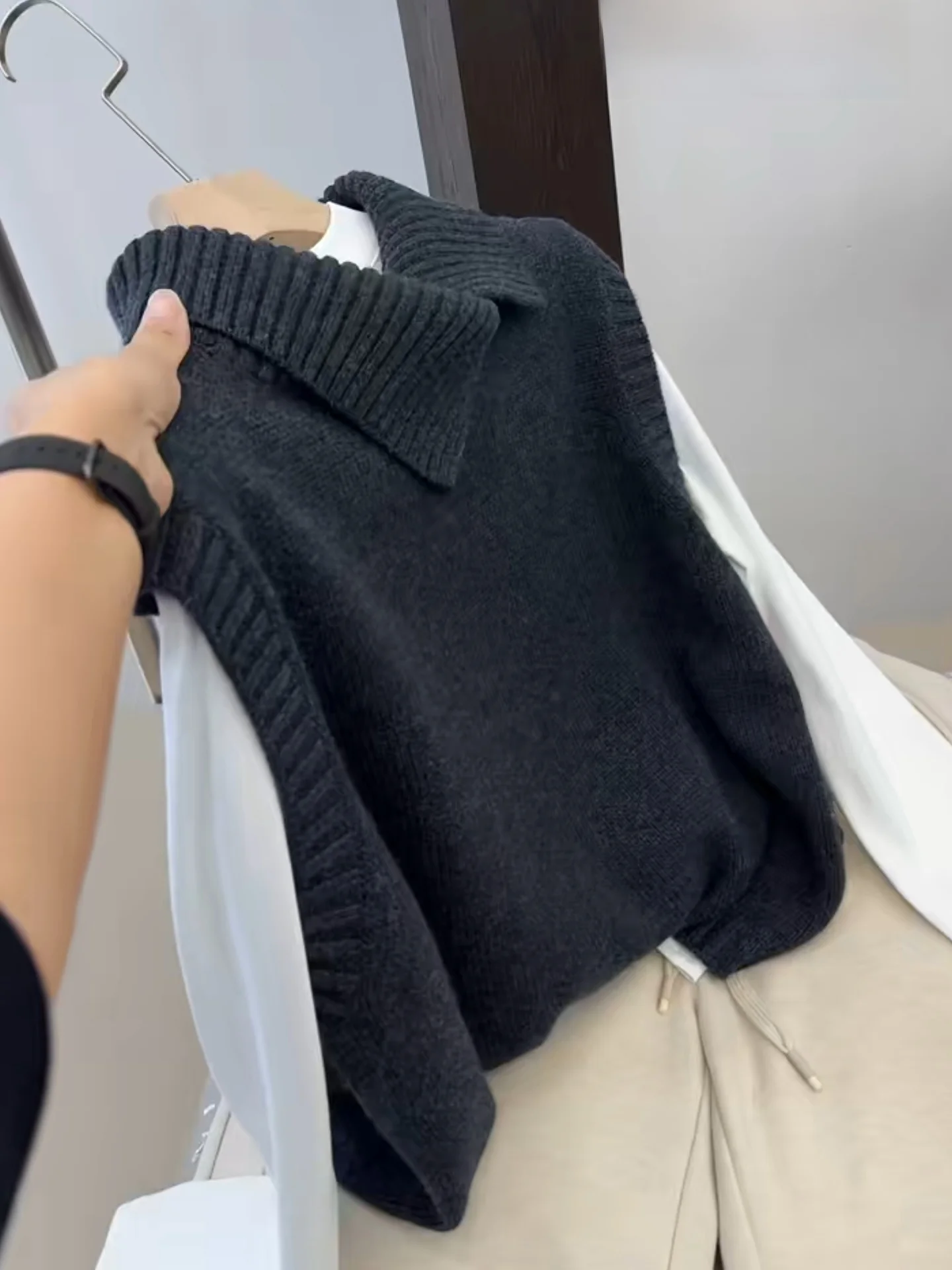 

Comfortable Pure Color Knitted Vest Layering Neline Irregular Design Autumn Faionable Camere Top Women's Faion