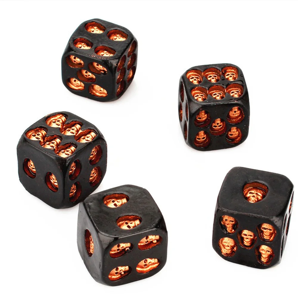 5-teiliges Harz-Totenkopf-Würfelset, 6-seitige Würfel mit geschnitzten Totenkopf-Motiven, D6-Würfel für Bar-Party-Spiele, Halloween-Dekoration, Geschenk – Detail 5