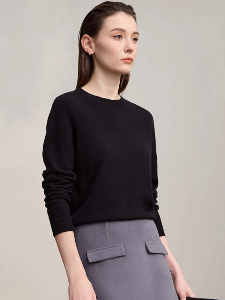 เสื้อสเวตเตอร์ผู้หญิง AMII คอโอ แขนยาว ทรงหลวม ผ้าแคชเมียร์ เสื้อกันหนาวผู้หญิง ฤดูหนาว 2025 รุ่นใหม่ ผ้าวูลอเนกประสงค์ เสื้อตัวบนพื้นฐานสำหรับผู้หญิง 12543195