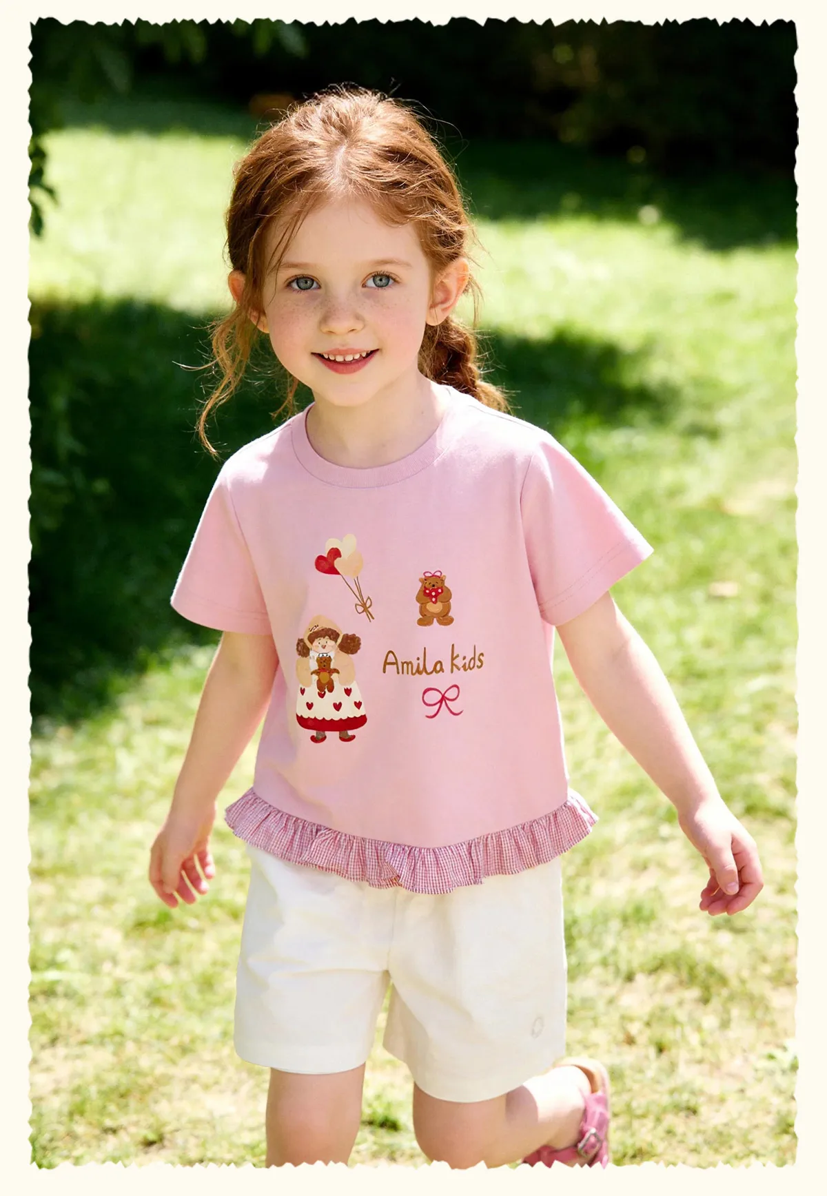 Amila 2026 Sommer-T-Shirt für Mädchen im neuen Stil mit kindlichen Illustrationen, kariertem Muster, Rüschensaum und coolen kurzen Ärmeln – Detail 15