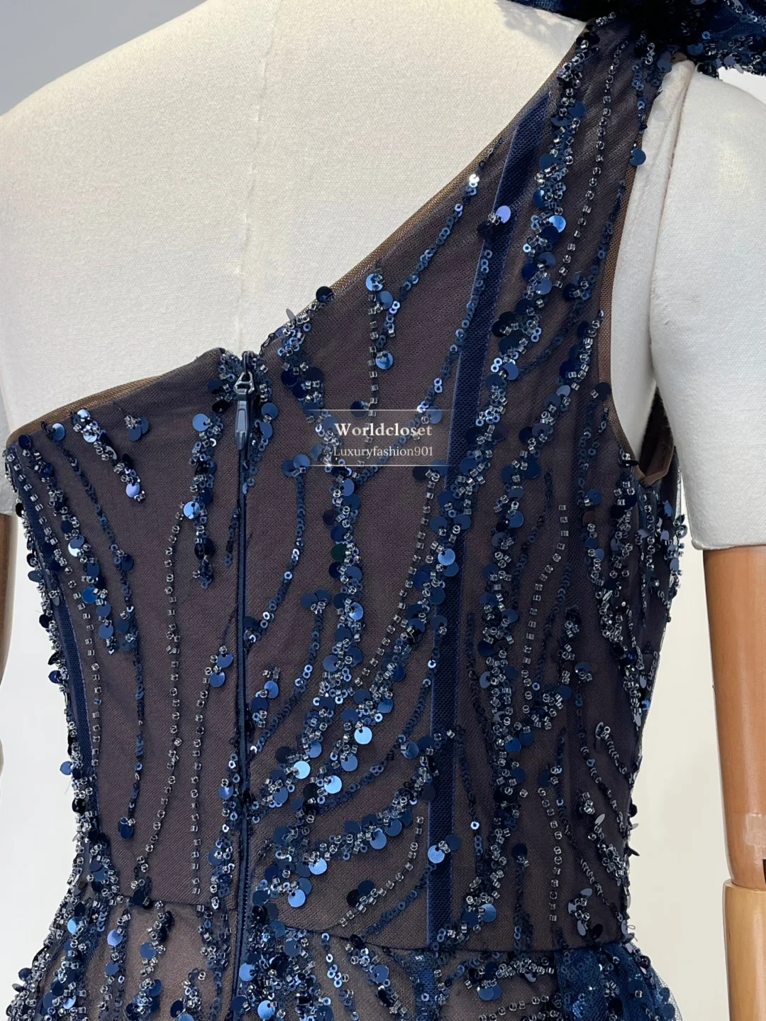

2025 Elegant Navy Blue Sleeveless Lace Sequins Diagonal Shoulder Strap Maxi Women's Dress
