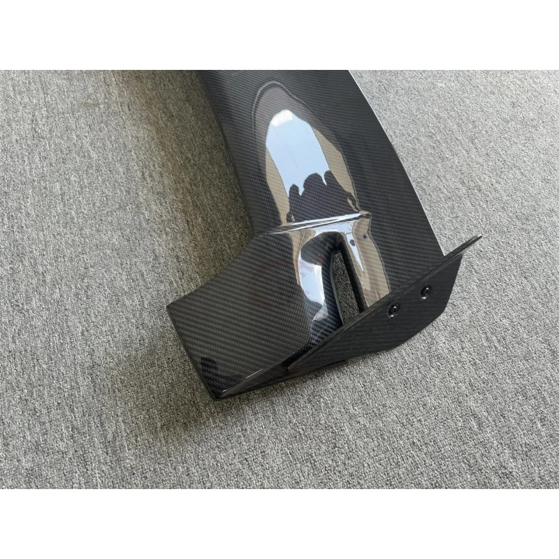 

Задний спойлер на крышу из сухого карбона в стиле Top Style для Lamborghini URUS S