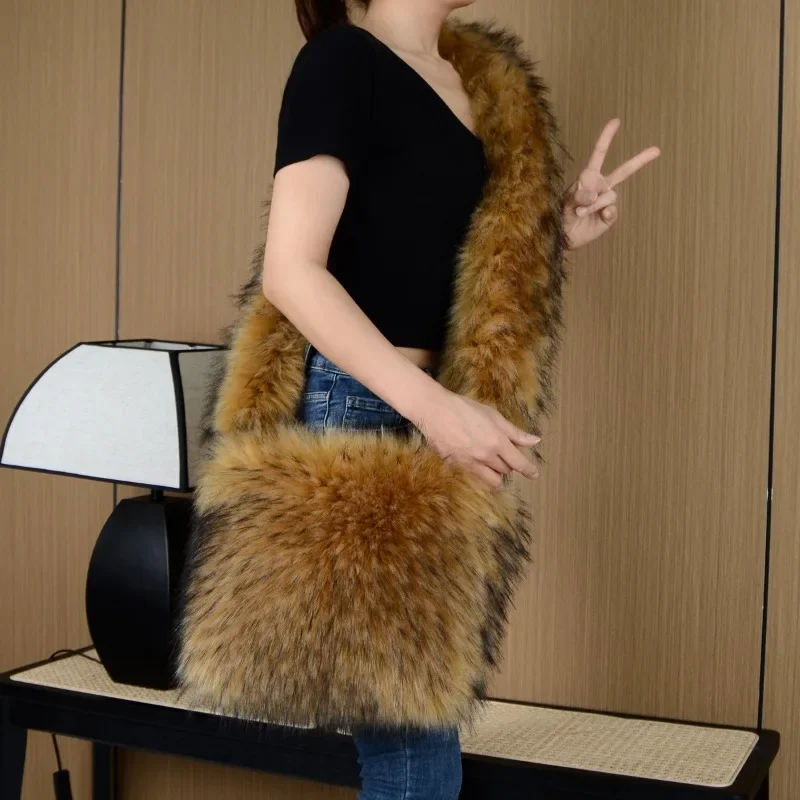 

2024 Winter Luxury Design Women's Faux Fur Crossbody Bag Fashion Trend Long Shoulder Fur Strap Ladies Square Plush Shoulder Bag