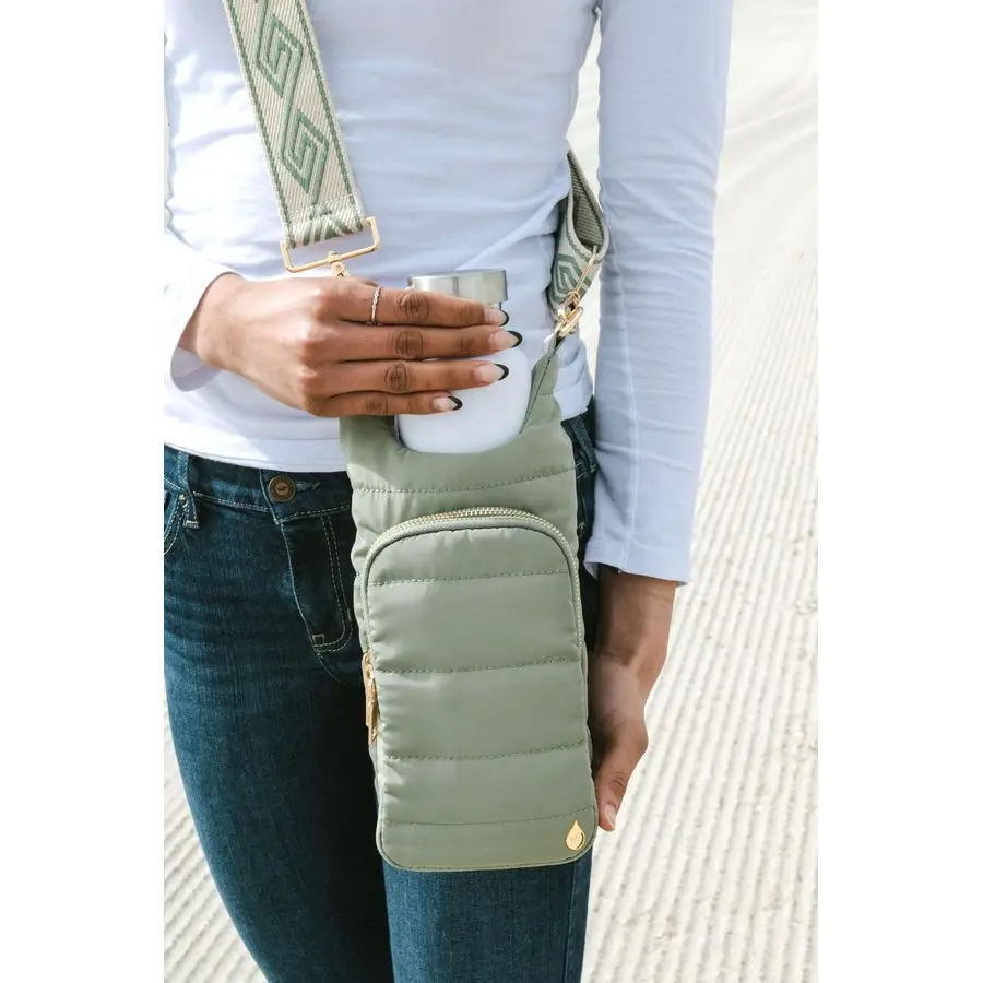 حقيبة مائية، حامل زجاجة مياه مع حزام، أشياء أوبرا المفضلة 2023، حقيبة حمل زجاجات المياه عبر الجسم بدون استخدام اليدين مع جيب للهاتف