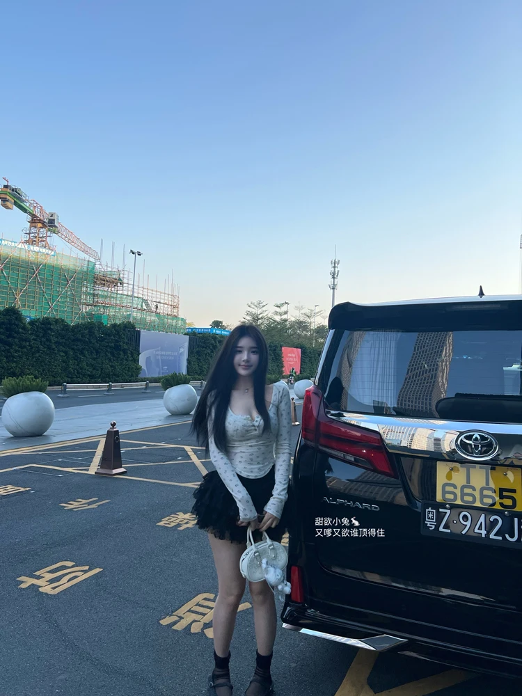 

Sweet Desire Rabbit Print U-Ne Slim Fit T-irt Pure Desire Cute Sle Long Sve ort Length Spring Faion Ladies Top