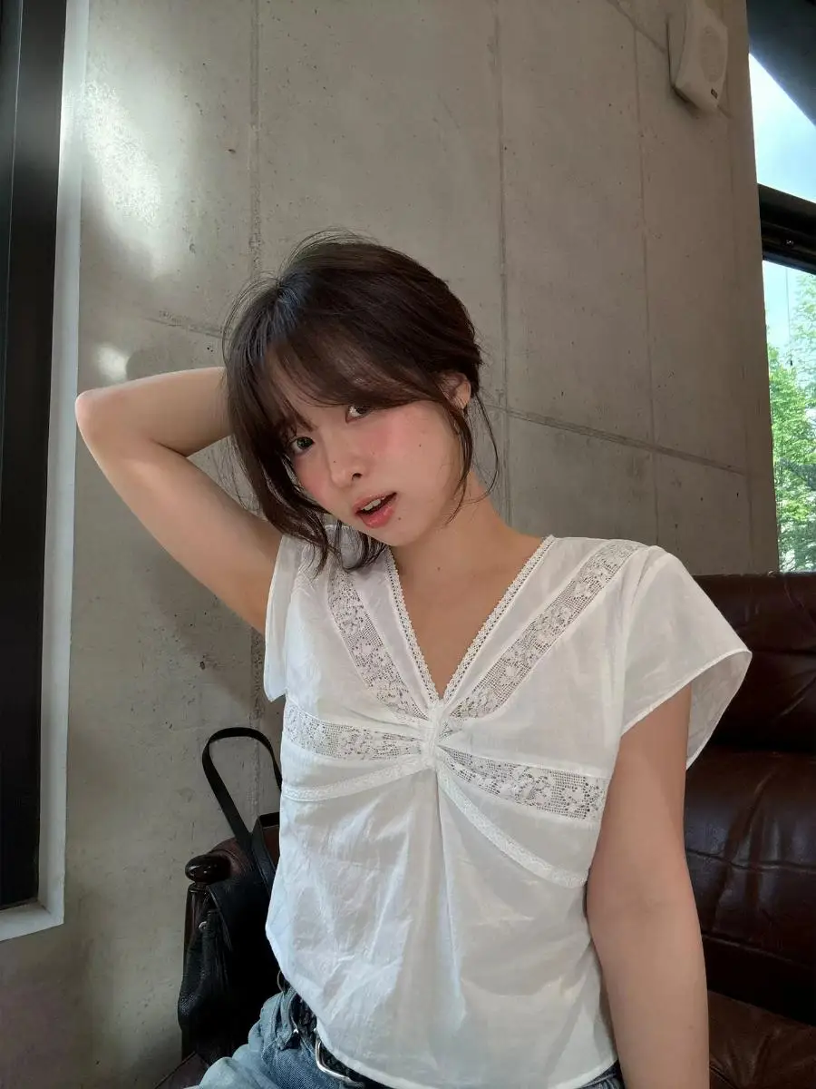 

Style Lace Patchwork V-Neck Short Sleeve Shirt Women's Gentle Waist-Cinching Slimming Personality Top Sweet Style
