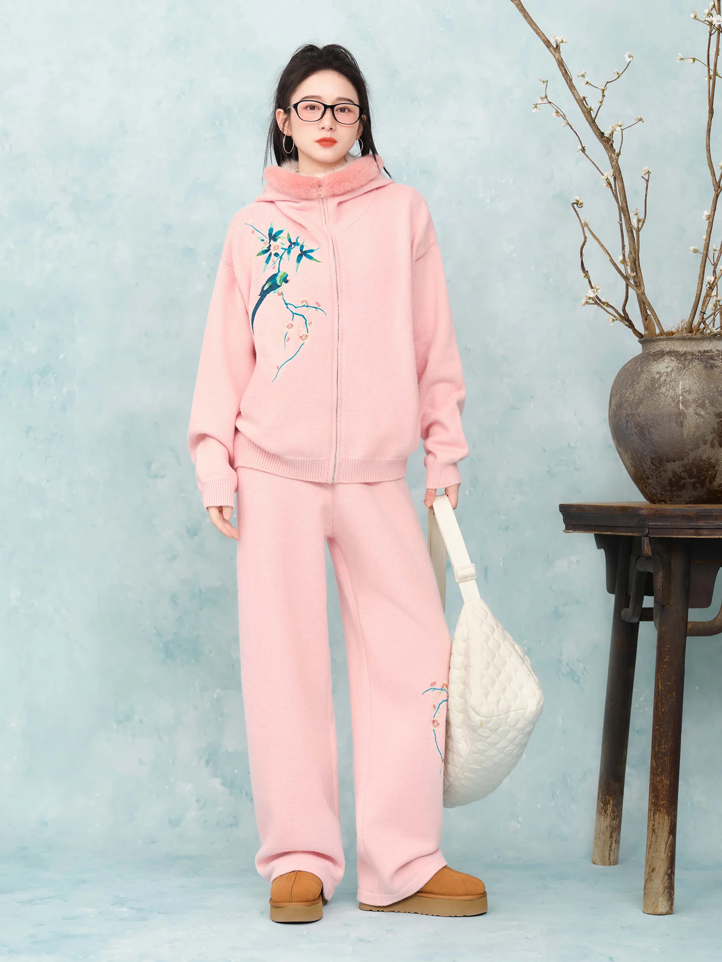 

Комплект: свитер с воротником из меха кролика Sulo и повседневные брюки с вышивкой, длинный рукав, застежка-молния, для взрослых женщин, модный