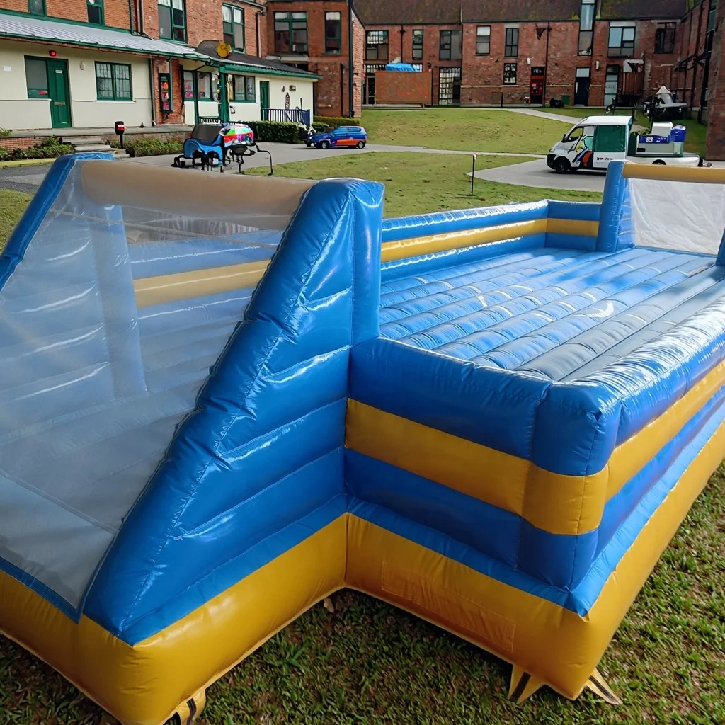 Corso di gioco di calcio gonfiabile per campo da calcio gonfiabile all'aperto in PVC da 0,55 mm di vendita calda in fabbrica per dimensioni personalizzate all'aperto