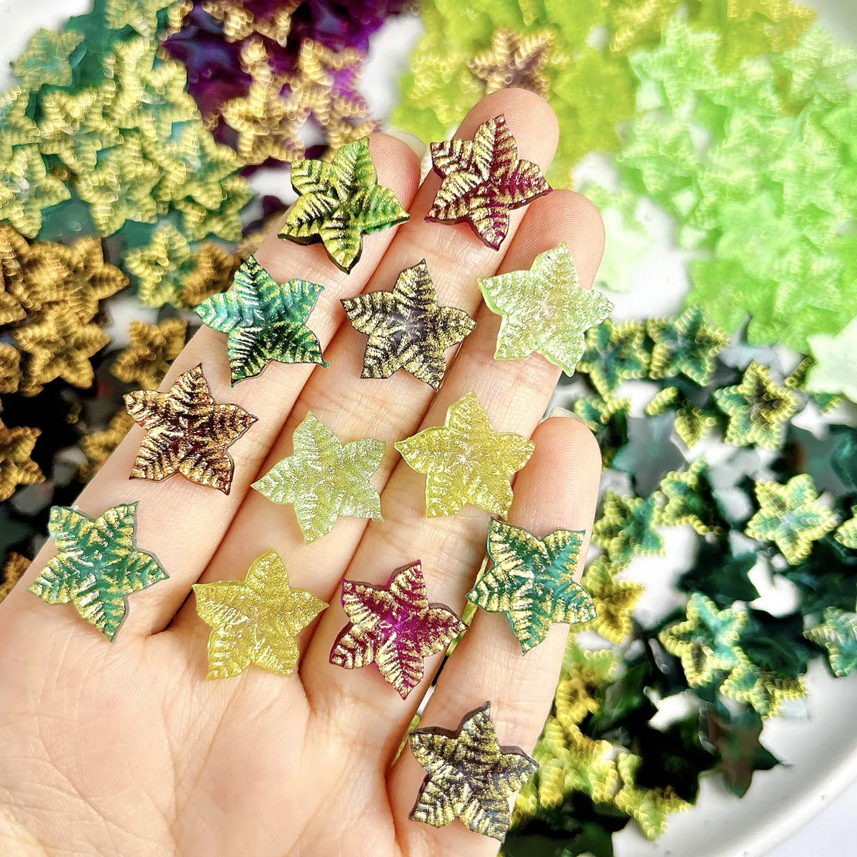 

20PCS Creative Luminous Pentagram Leaf Resin Nail Charms Novelty Translucent Gold Foil Inlaid Star Leaf Nail Art Decorations DIY