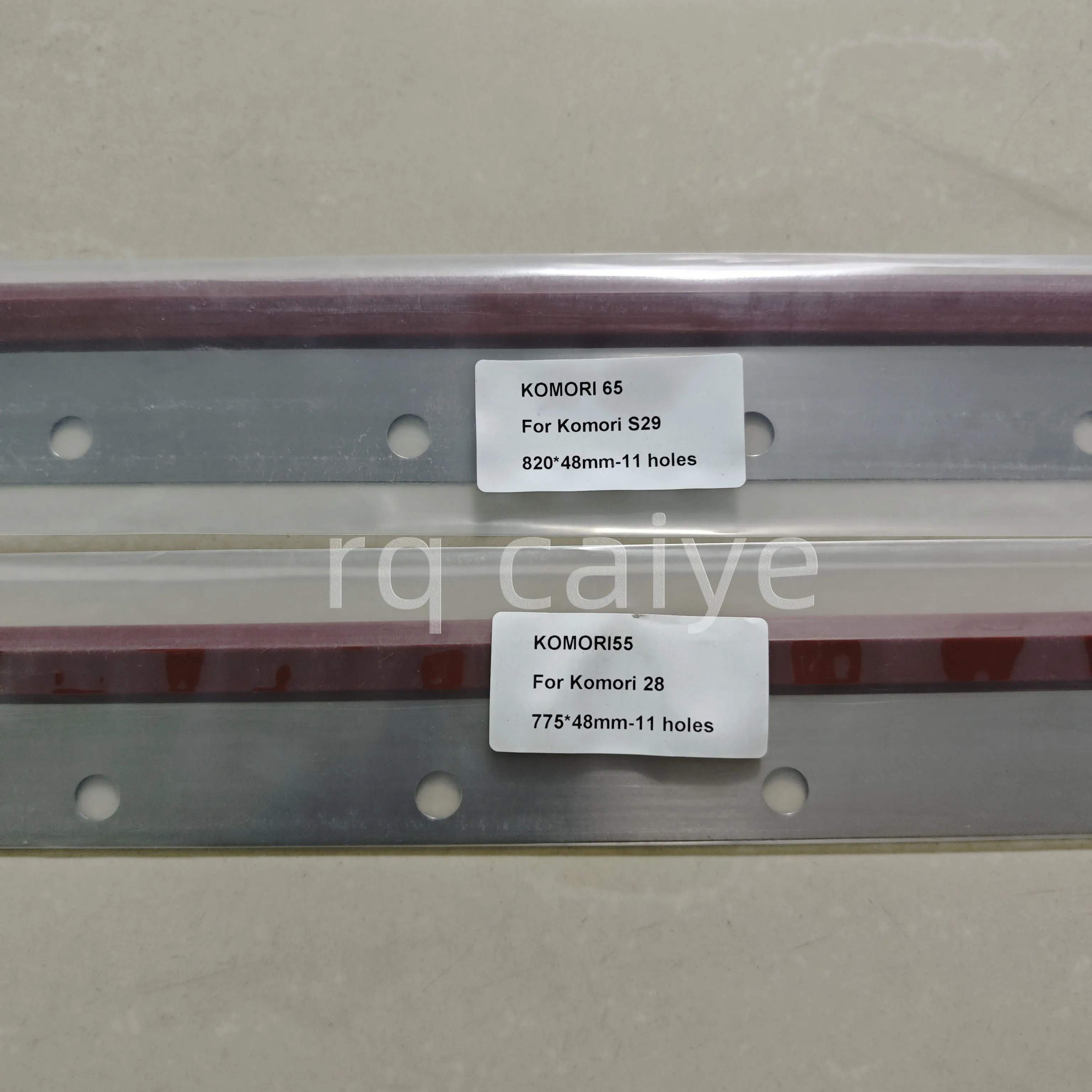 

2 шт. полиуретановые лезвия для очистки Komori 820×48 мм, 11 отверстий, запчасти для офсетных печатных машин 775×48 мм