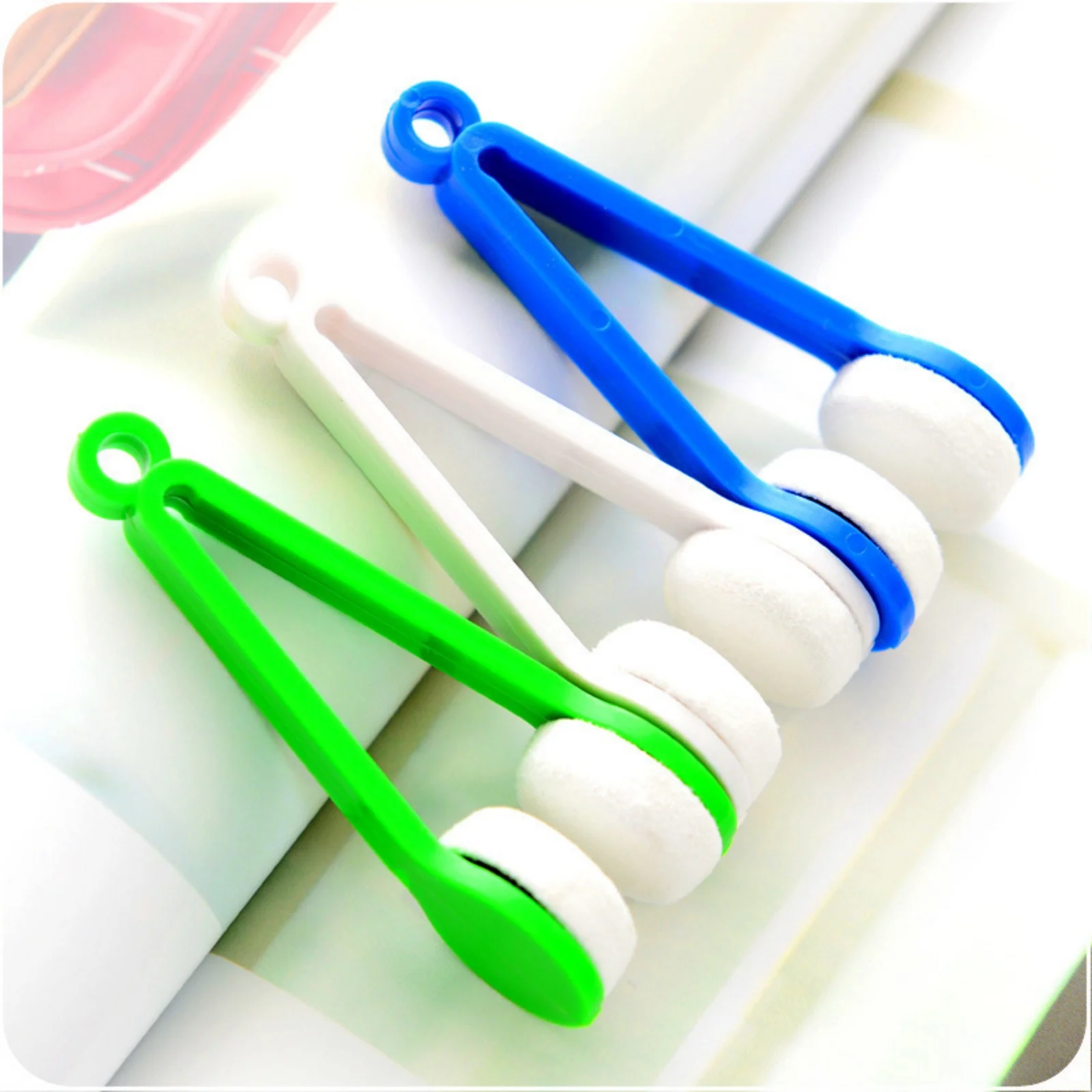 

100Pcs Multifunctional Portable Glasses Cleaning Clips Soft Suede Eyeglass Lens Wipes Anti Scratch Reusable Mini Eyewear Cleaner