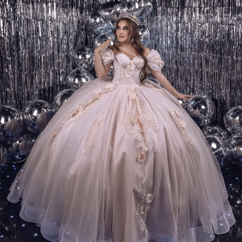 Hellrosa glänzende Quinceanera-Kleider, schulterfrei, Ballkleid, süßes 16-Kleid, Perlenapplikationen, Blumentüll, Geburtstagsfeier, Vestidos