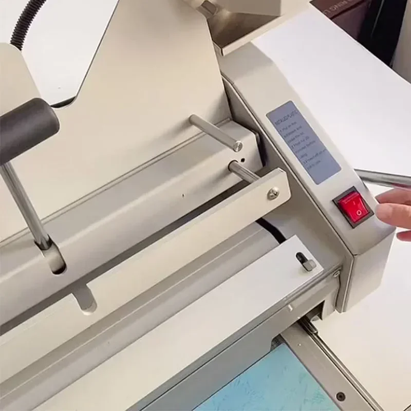 Máquina de encuadernación de pegamento termofusible D30, máquina de encuadernación de pegamento con temperatura, cubierta tierna para oficina, máquina de encuadernación de pegamento trasero.