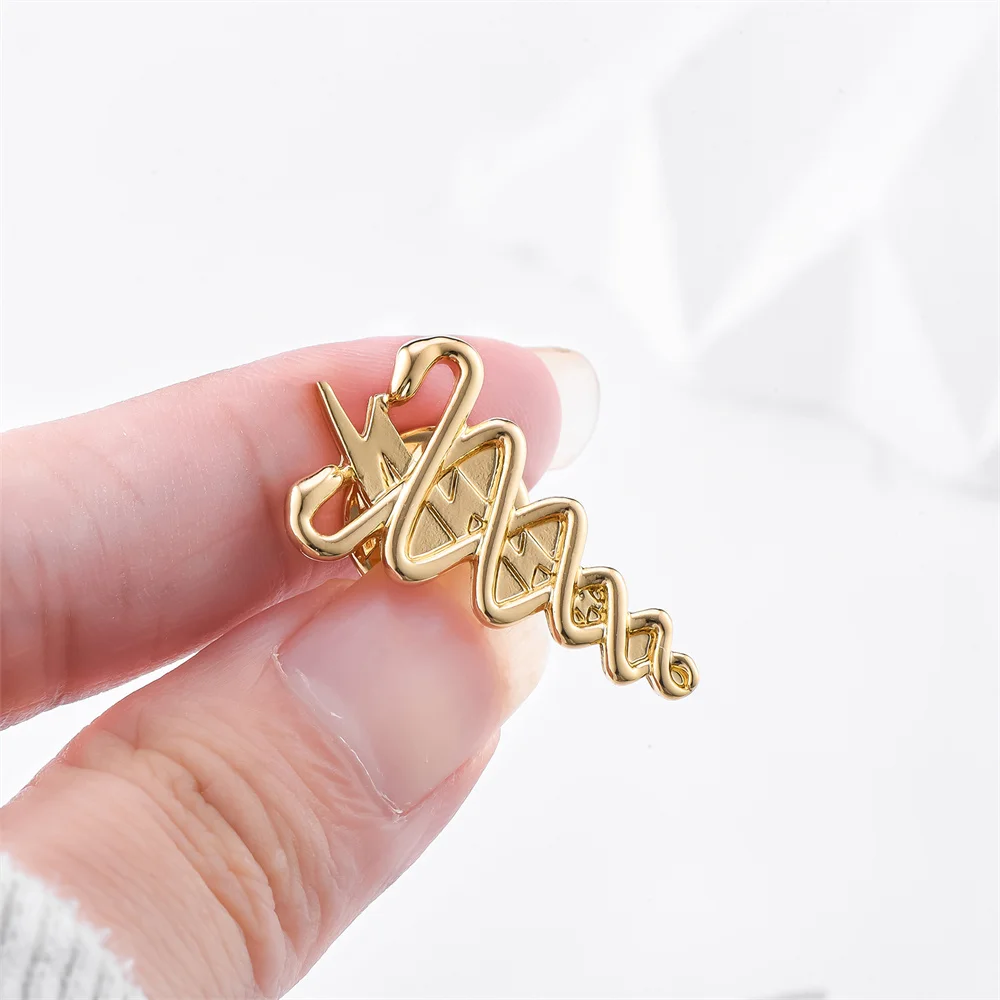 

Medical Snake Badge Retro Gold Plated Metal Physiotherapy Sign Pin Backpack Coat Lapel Brooch Doctor Nurse Gift