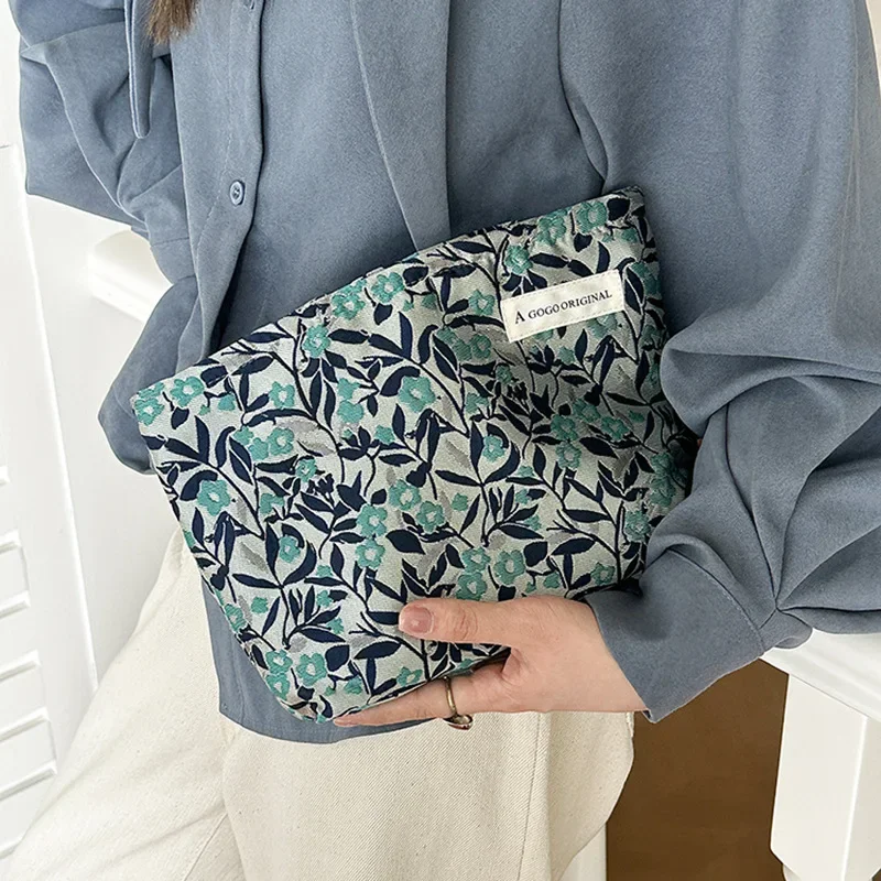 

1 Piece Retro Elegant European Makup Bags Fashion Women Green Floral Cosmetic Bags Portable Large Capacity Travel Storage Bag