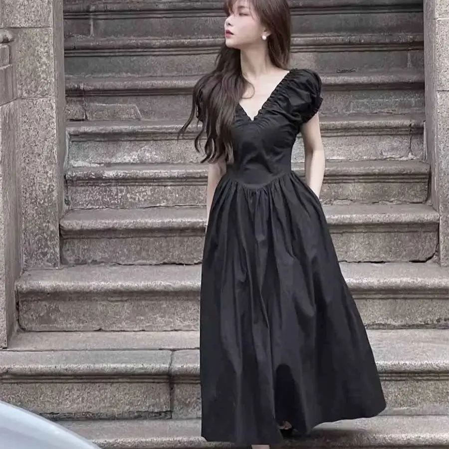 

Новинка лета 2024, новая Корейская версия, платье с поясом для женщин, приталенный дизайн, нишевое длинное платье с V-образным вырезом