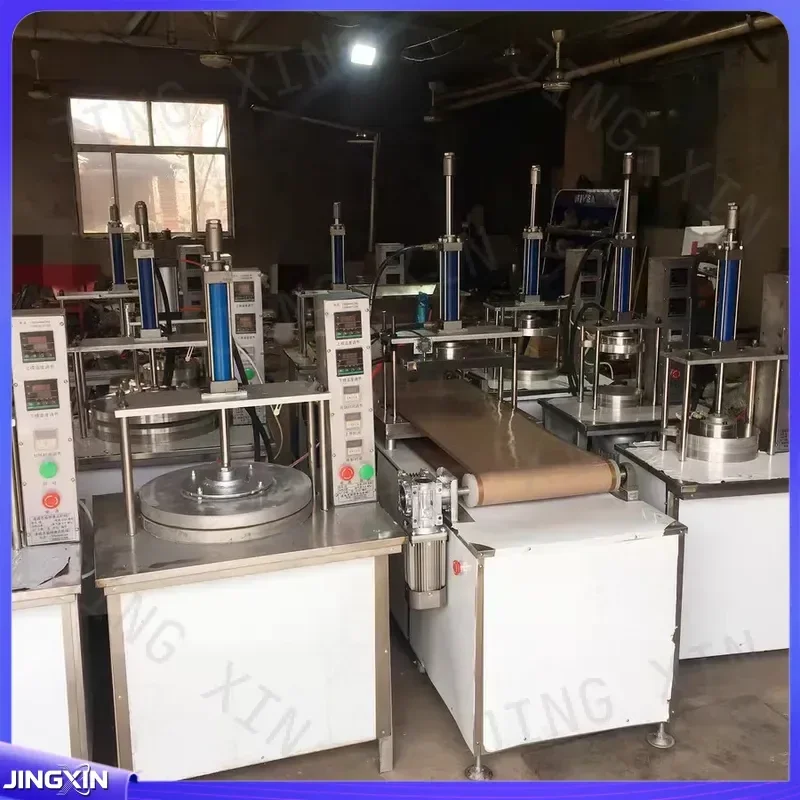 Enhan your commercial kitchen efficiency with this adand automatic hydraulic pancake and bun making hine. Dened