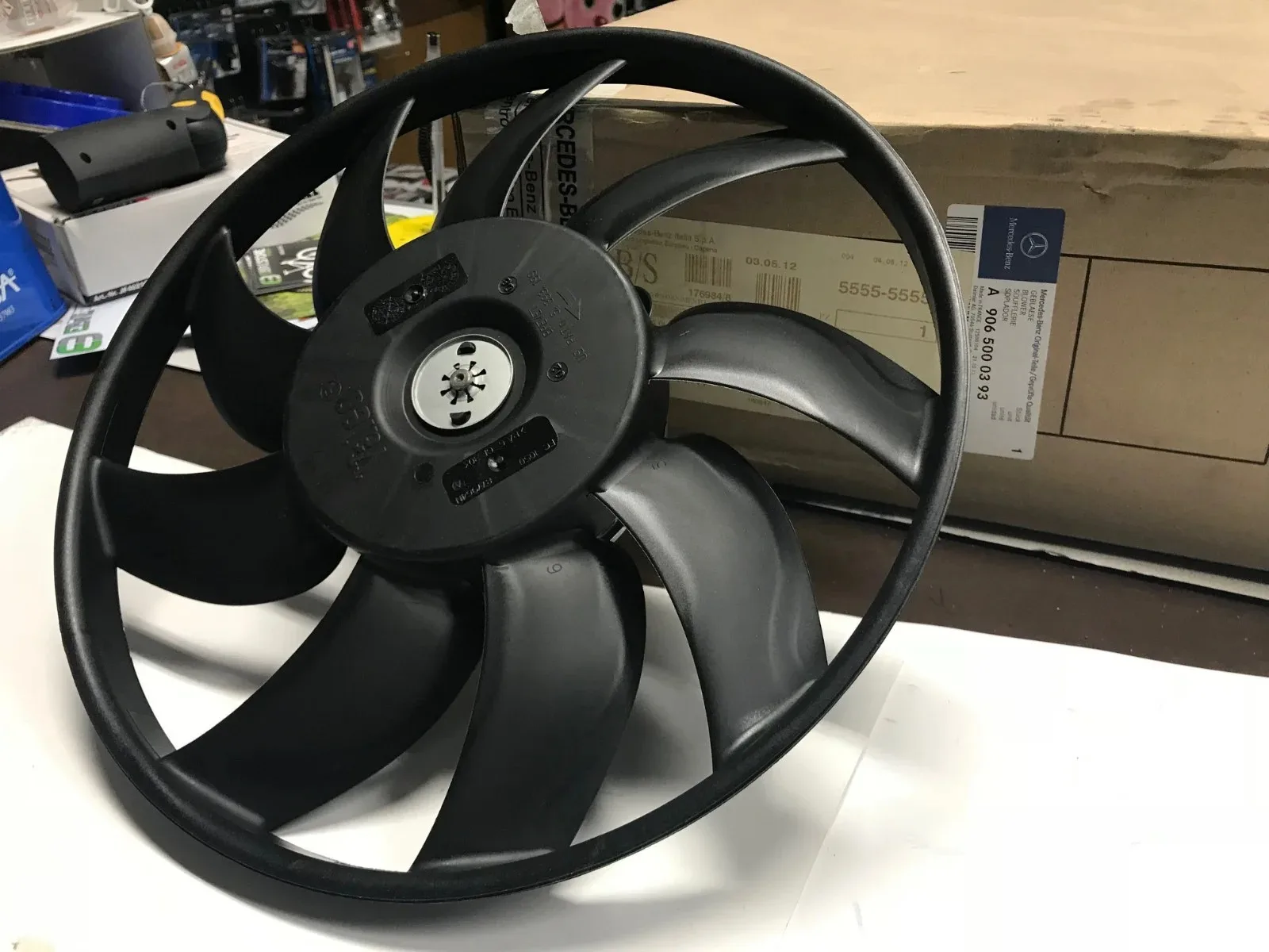 

For Mercedes Sprinter 5-T 2016-2017 Right Fan Radiator cooling fan OE A 9065000393