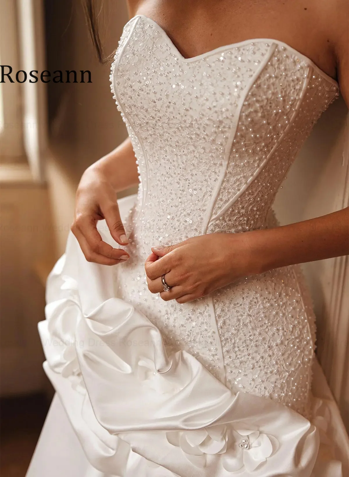 Roseann Wedding Dresses Sweetheart Strapless Beaded vestido de novia Satin Floral Detailing Chapel Train Bridal Gown Customized