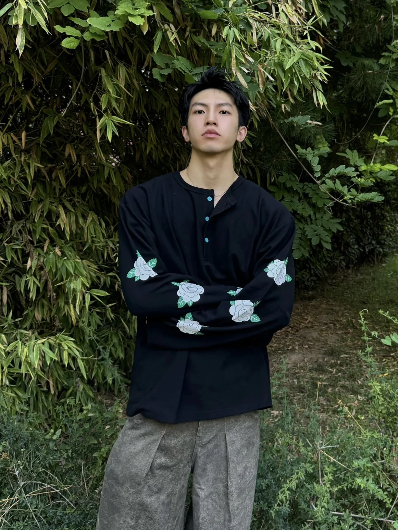 

Ретро-футболка с американским принтом камелии, воротником Хенли, свободного кроя, летняя, повседневная, с длинным рукавом, круглым вырезом, теплая, с растительным цветочным узором