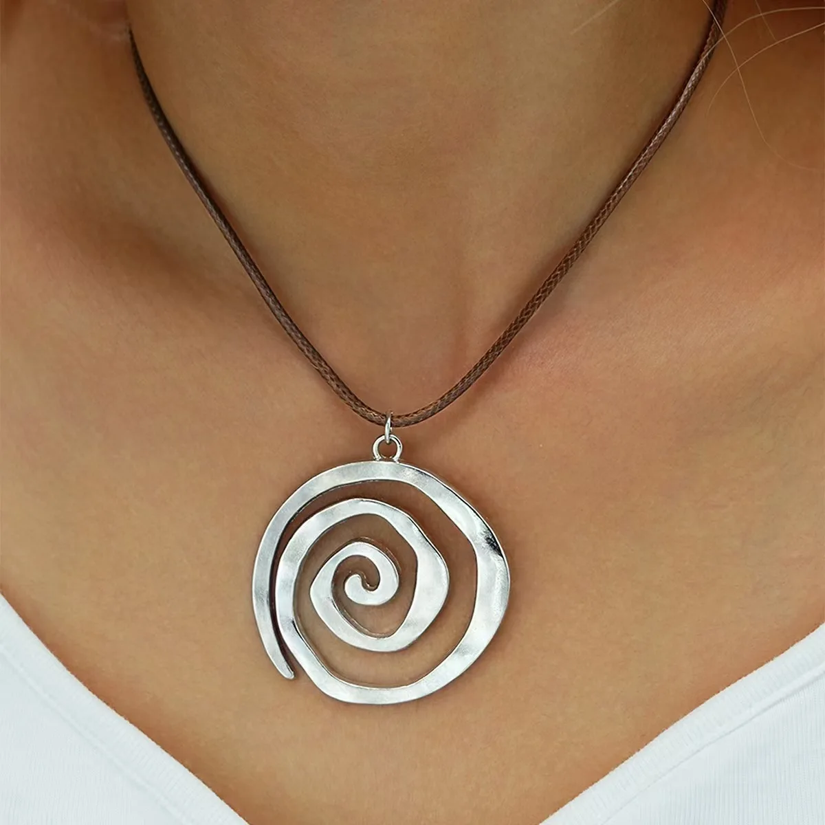 Vintage Handmade Woven Leather Cord Necklace Unisex Irregular Spiral Pattern Pendant Necklace Hip Hop Punk Party Jewelry Gifts