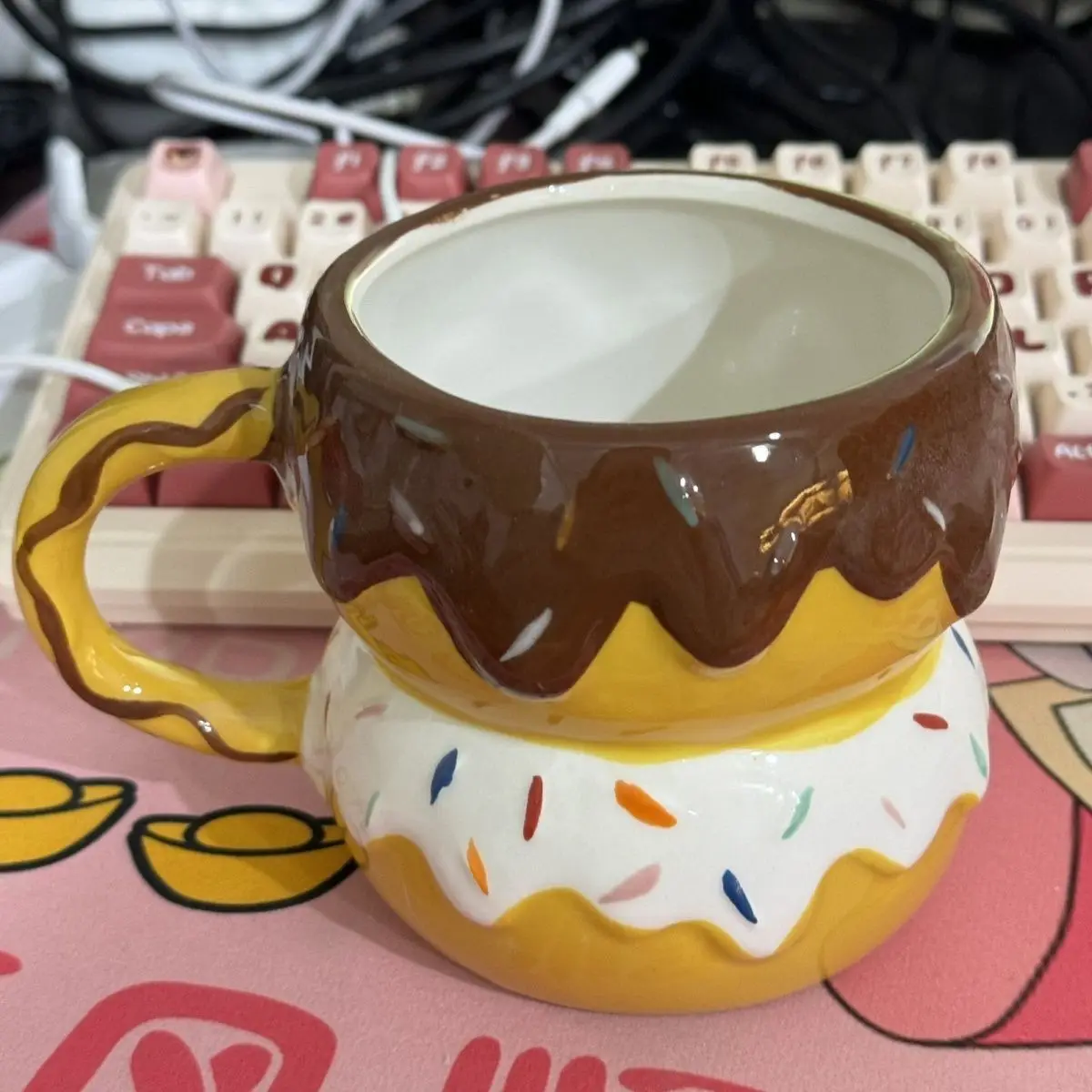

High-quality ceramic mug cake, cute and attractive shape, essential gift for home office, high value cup
