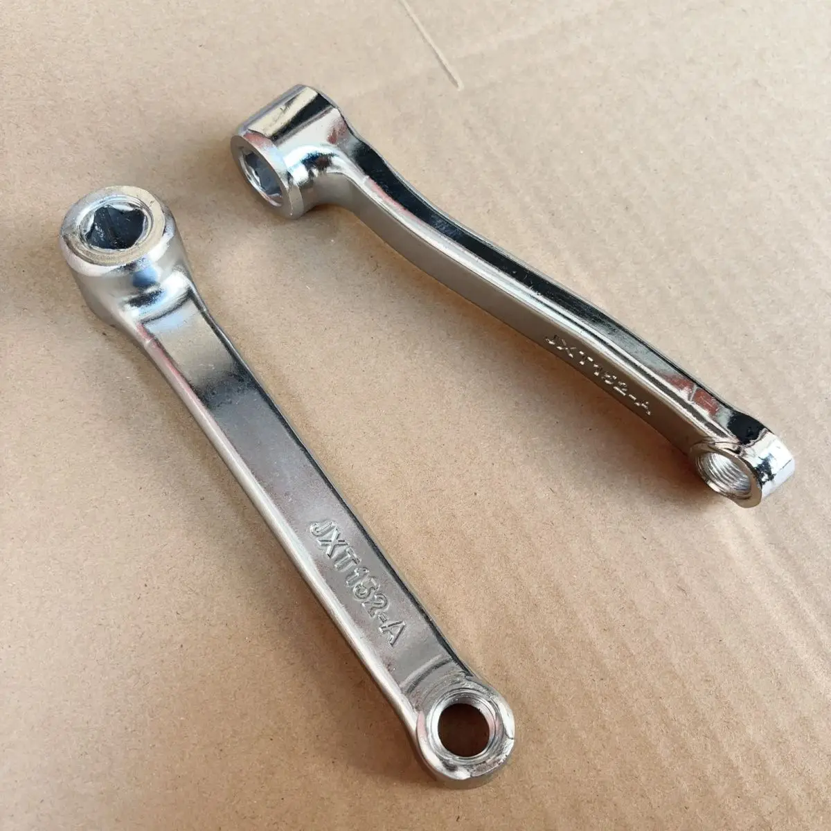 Bicycle Crank Arm Set 1 Pair 152mm Silver Square Taper Chrome Plated Steel Left Right Bike Crank Replacement Cycling Parts