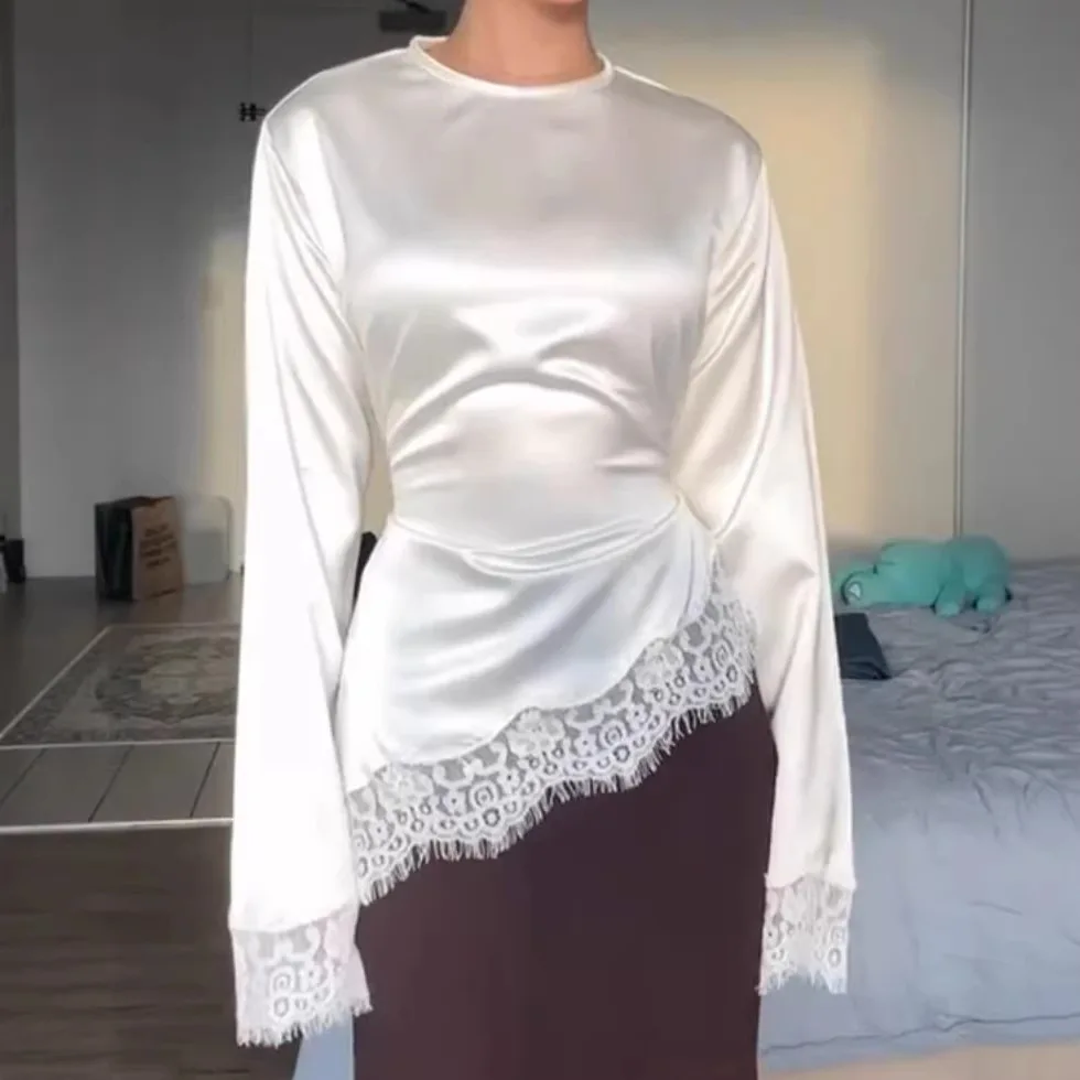 

Модные женские топы весна-лето 2026: новые, свободные, с длинными рукавами, кружевными вставками и асимметричным кроем для стройности фигуры