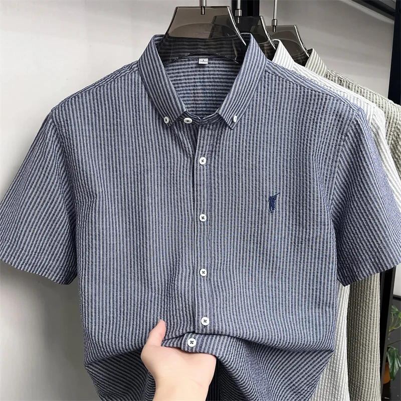 Designer-Marken-Kurzarmhemd 100% Baumwolle Herren Sommer-Komfort High-End Pony-Stickerei Mode Streifen Golf Casual Neues Oberteil
