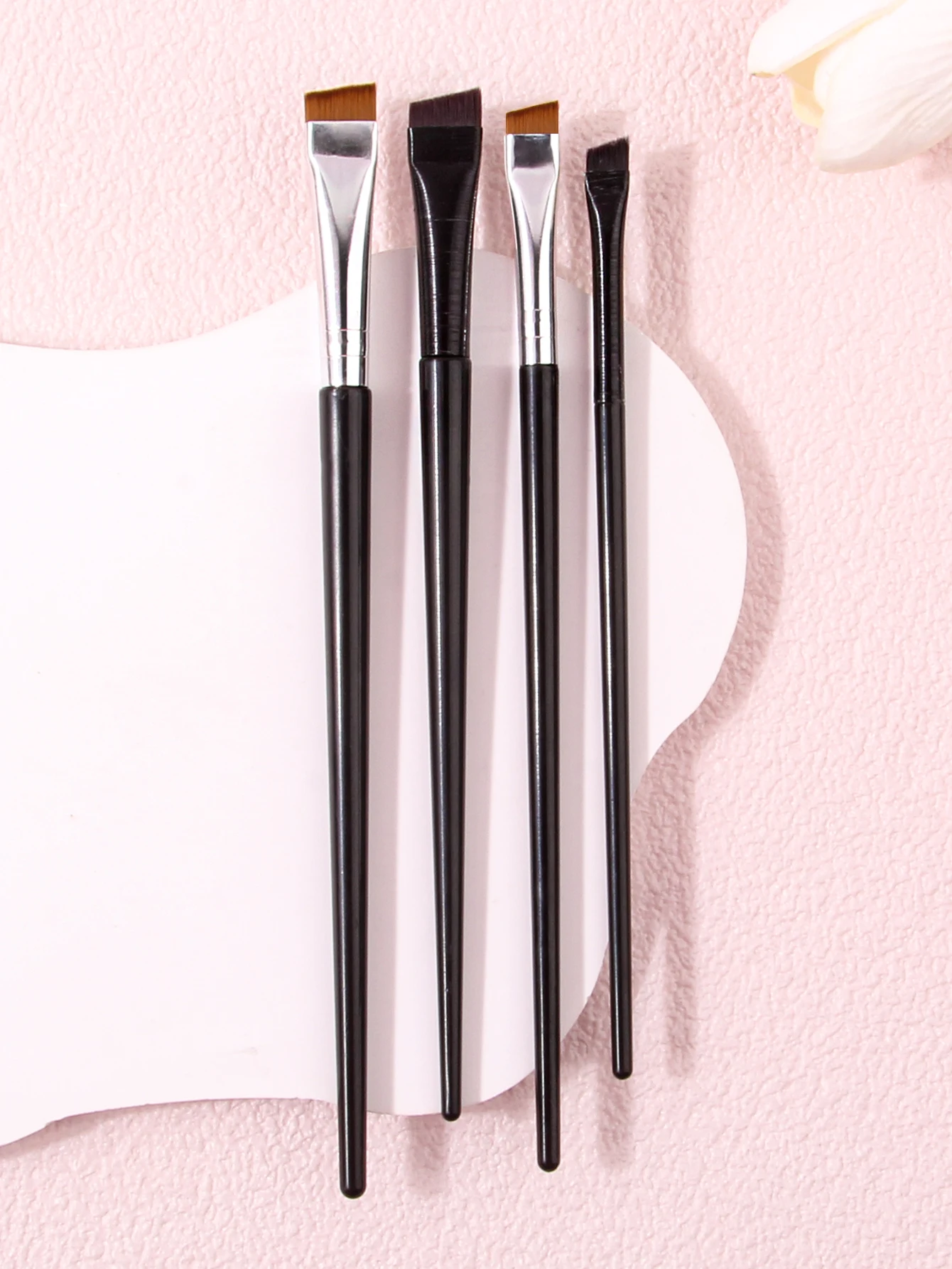 4 Pcs ultra-thin bevel edge eyeliner brush Sleeper Silkworm brush Fine eyeliner eyebrow brush portable travel makeup tool