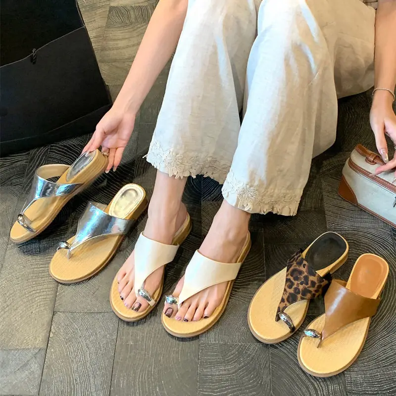 

Women's Summer Sandals with Soft Bottom Metal Buckle Platform Anti-slip Versatile Beach Vacation Style Flat Sandals