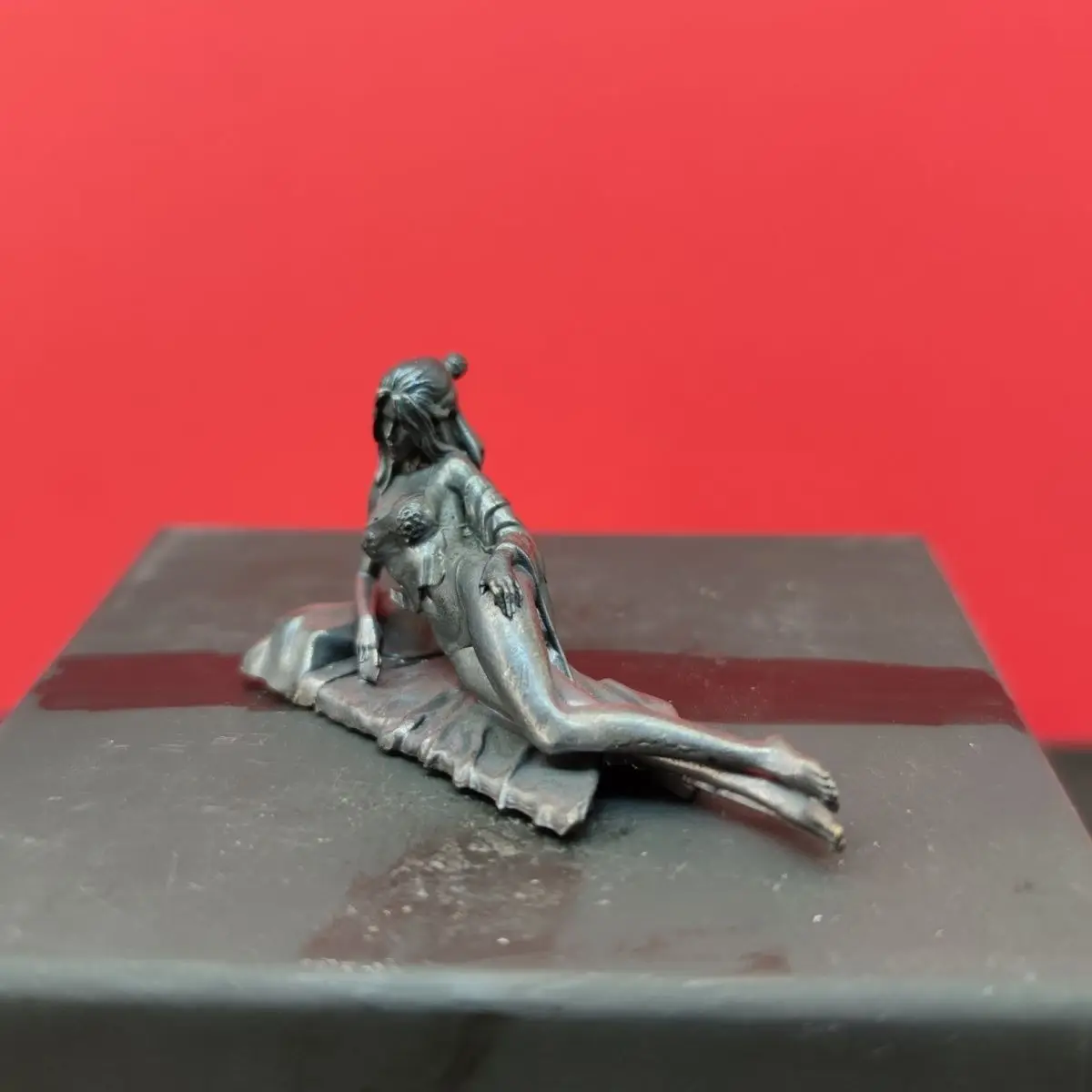 ​​Brass Reclining Oriental Maiden - Vintage Collectible Figurine for Home Desk Decor, Mini Lying Down Pose Ornament​​