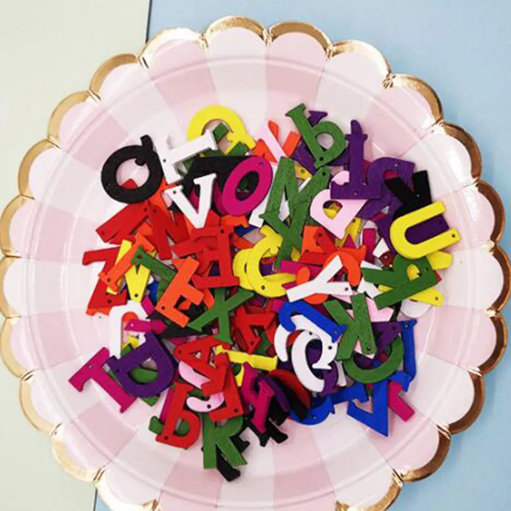 200 szt. Kolorowe drewniane wycinanki z literami, gładka powierzchnia, rękodzieło DIY, lekkie zabawki edukacyjne Montessori dla dzieci