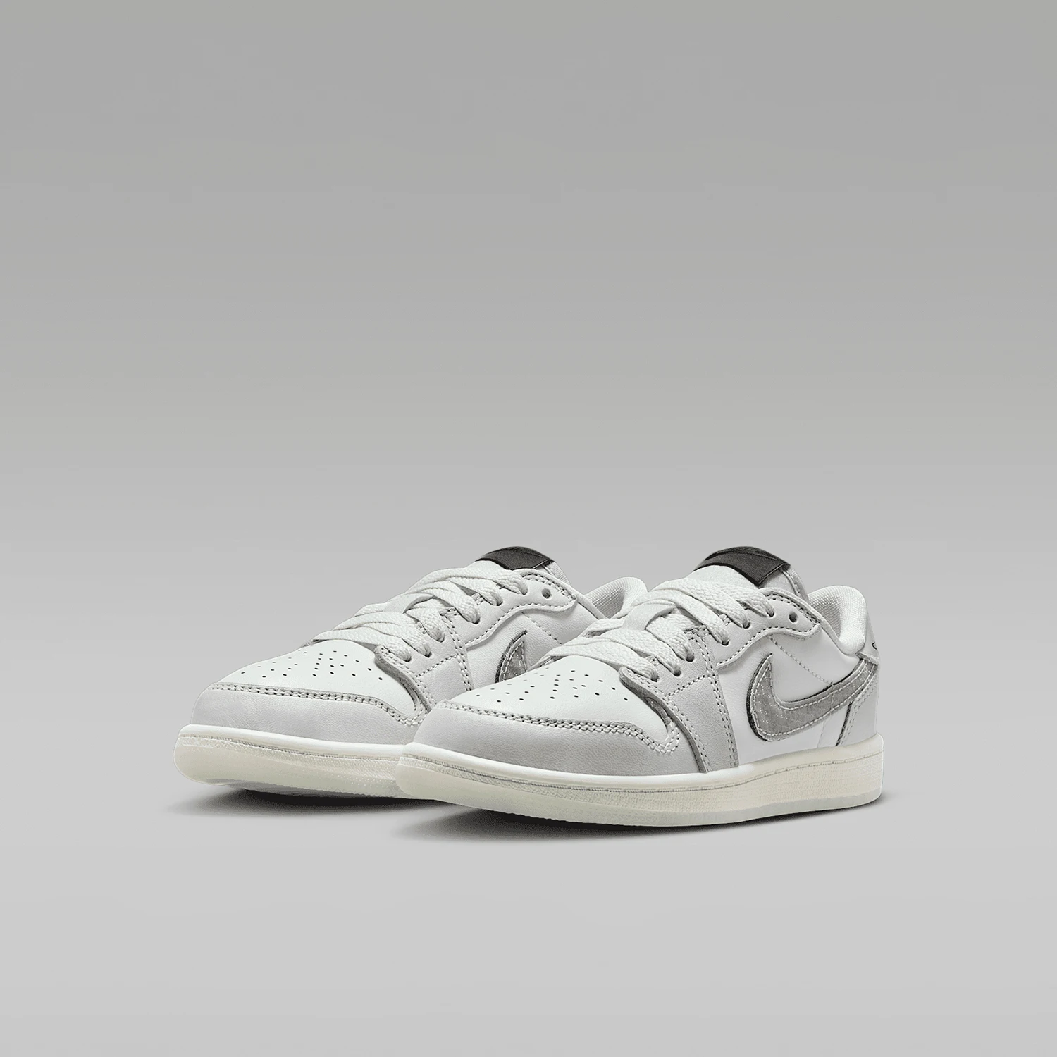 

Nike Genuine Jordan Kids' Basketball Training Shoes HF3205-100