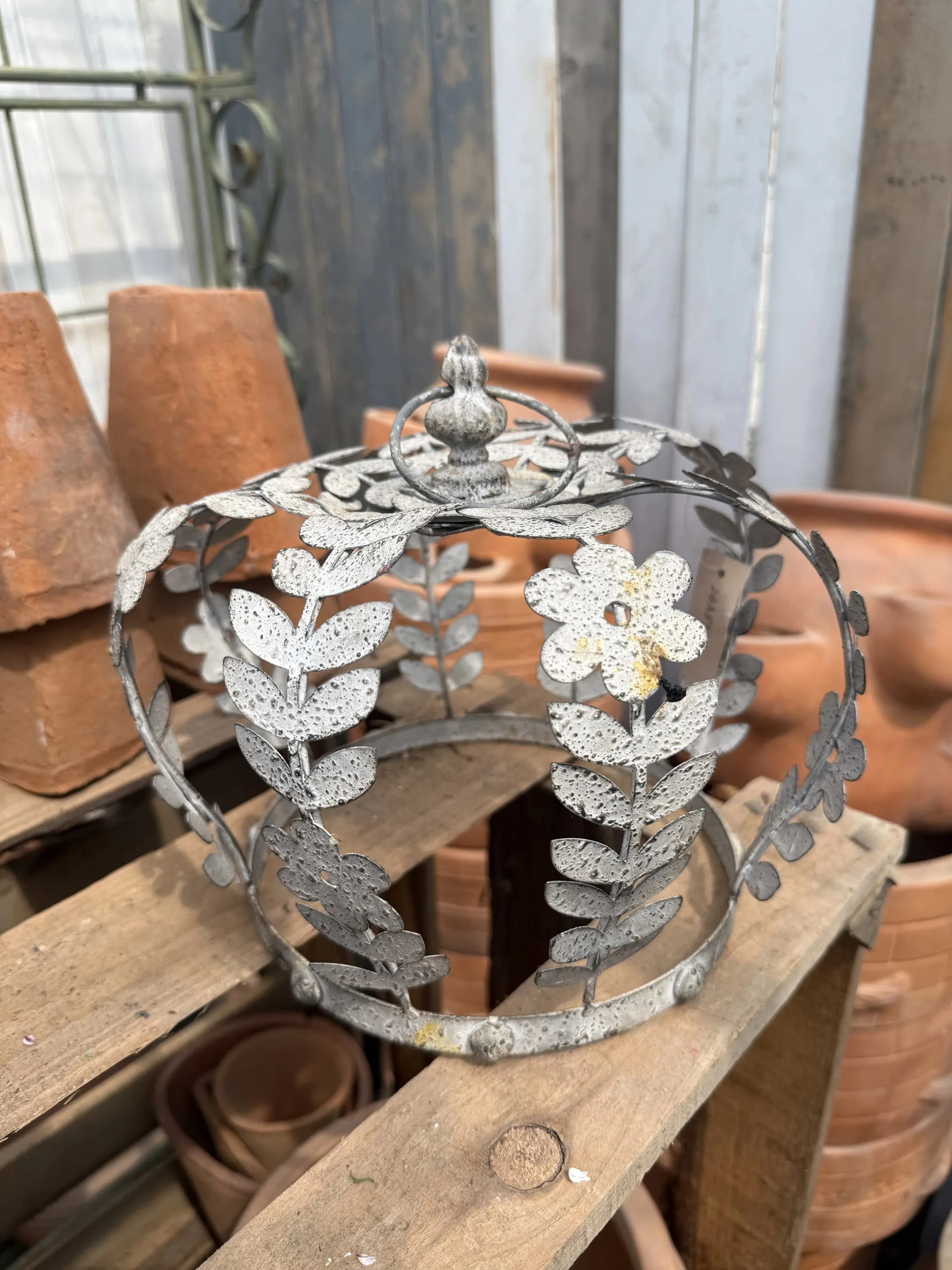Decorative Metal Crown Planter Cage, Vintage Distressed Finish, Leaf and Flower Design, 25cm Height x 25cm Diameter, Rustic Gard