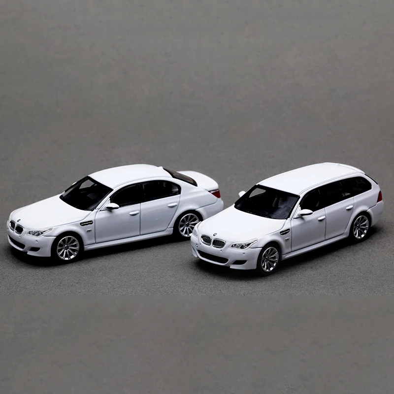 

Pre-sale King Model 1:64 M5 E60 Alloy Model Car
