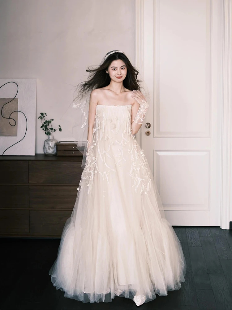 

2025 New Vintage Sle Bridal Gown with Strapl Design for Wedding Ceremony Photoaphy And Wedding Reception